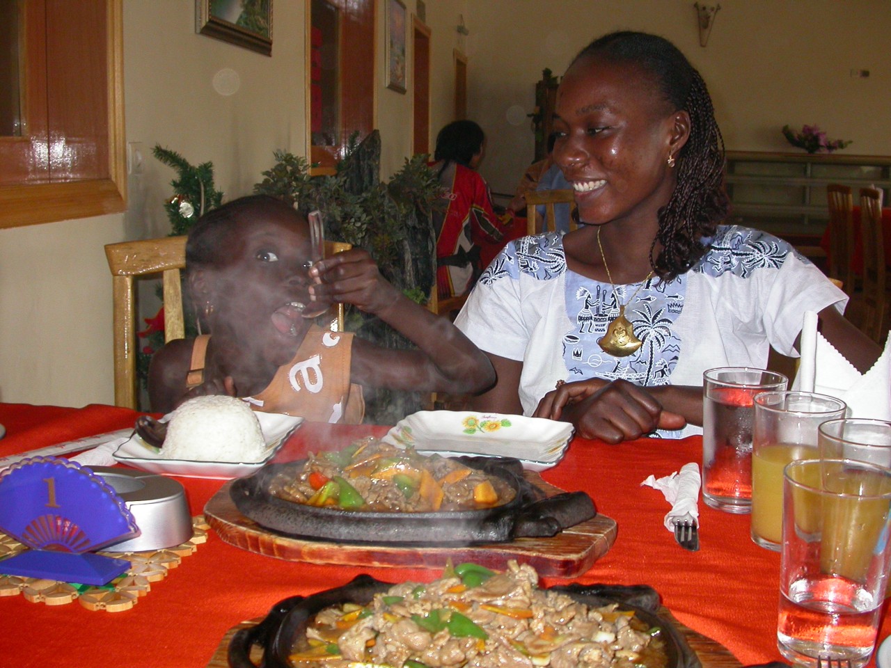 13 - Avec Fanta au restaurant chinois 02.jpg